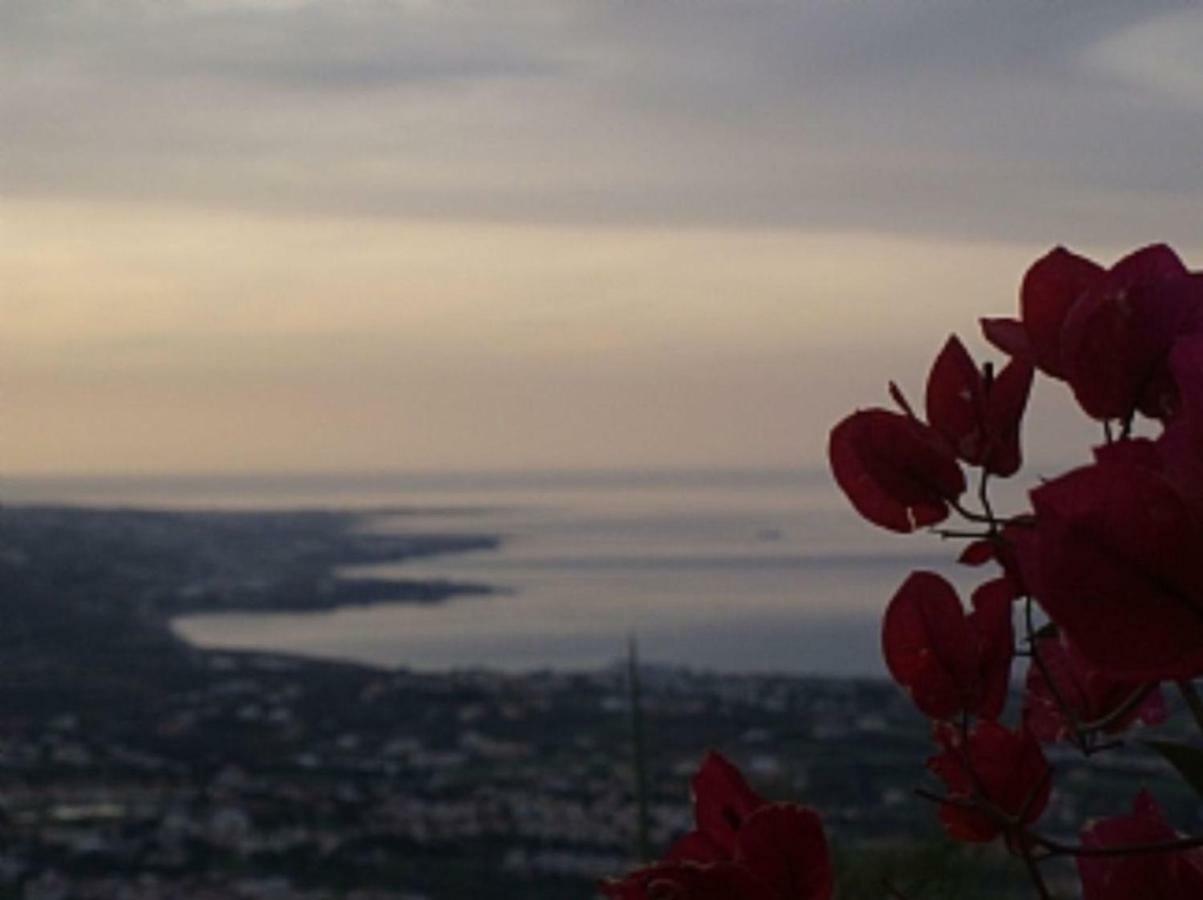 Villa Aphrodite Пея Екстериор снимка