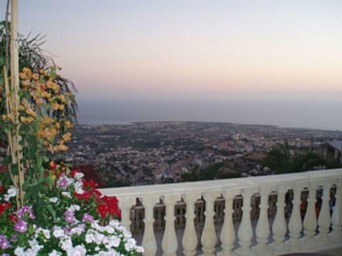 Villa Aphrodite Пея Екстериор снимка
