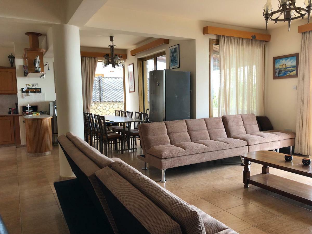 Villa Aphrodite Пея Екстериор снимка